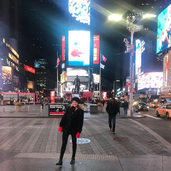 Meet your Posher, Alyssa - Picture 4 of 4